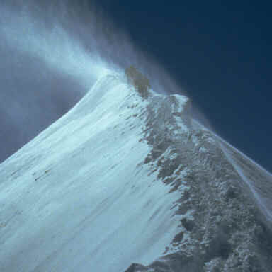 Plus que quelques mètres !!! -- A 4700m sur l'arête sommitale du Mont-Blanc -- Pour visualiser les photos cliquer ici